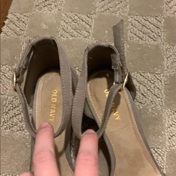 Old navy strappy heels - Picture 2 of 6